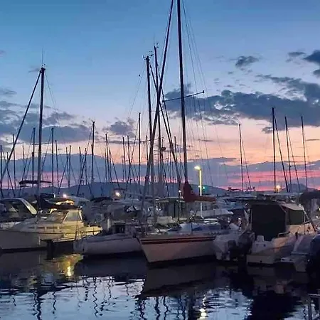 Appartement Superbe à 150 M De La Péguière